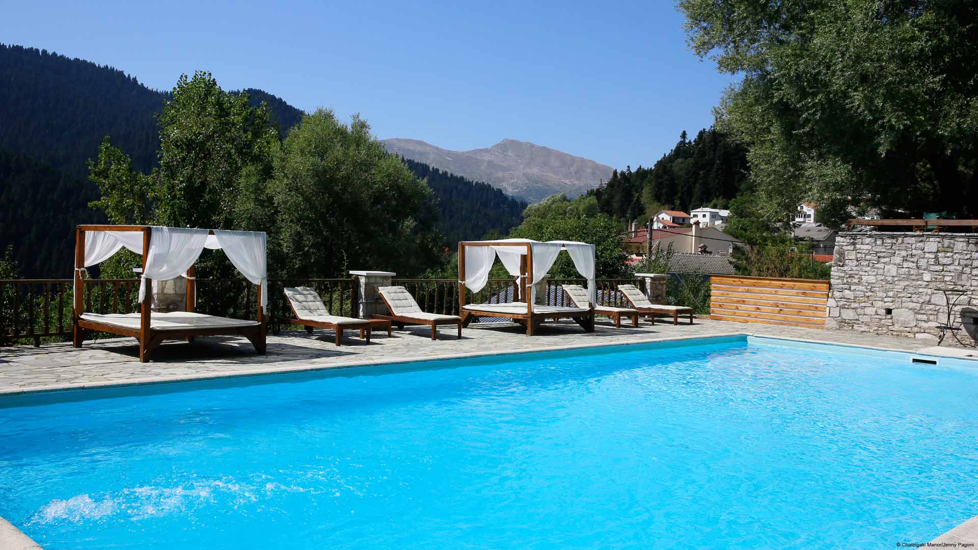 Πισίνα με θέα το δάσος Πισίνα με θέα το δάσος