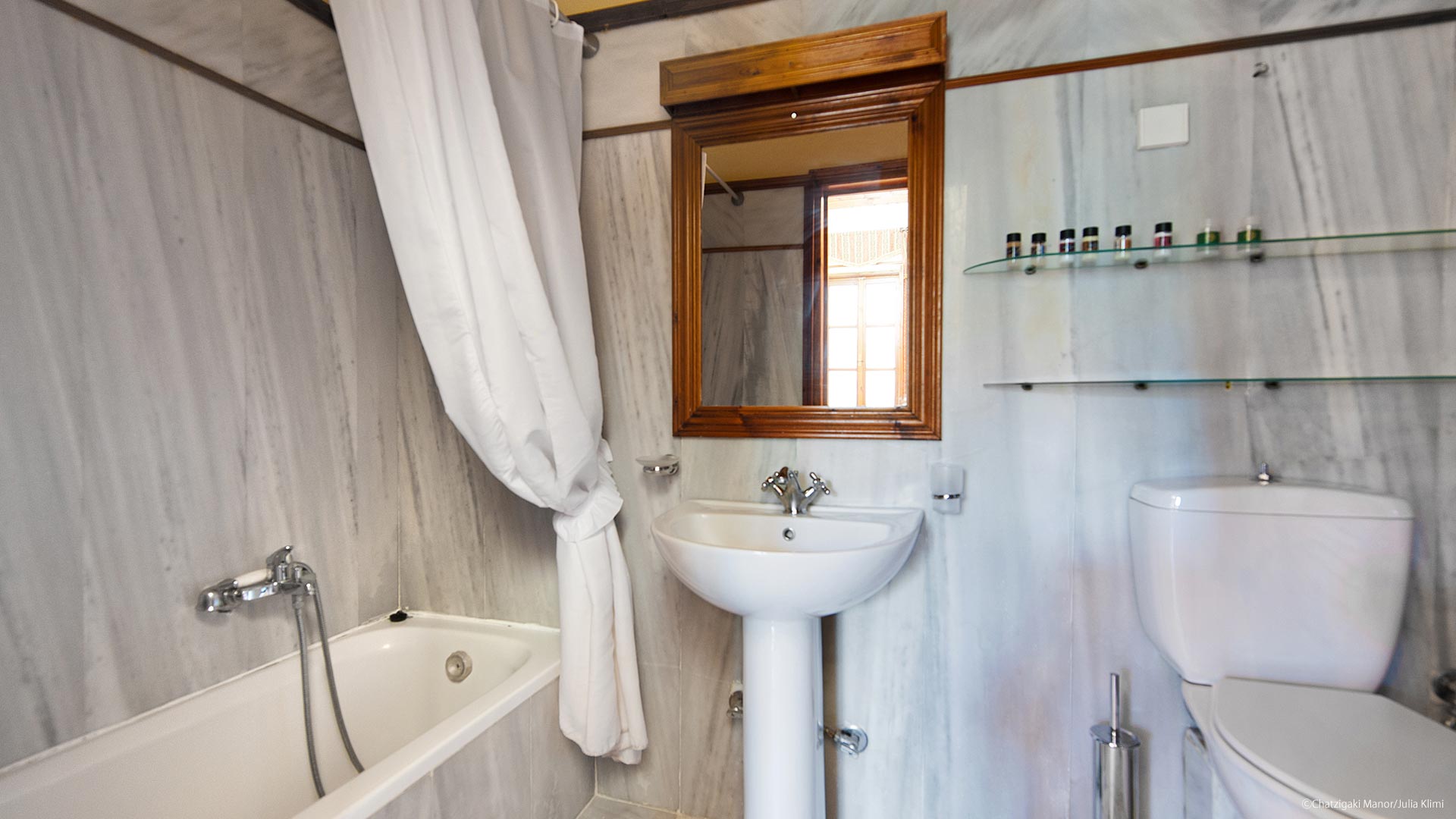 Manor Suite bathroom Manor Suite bathroom