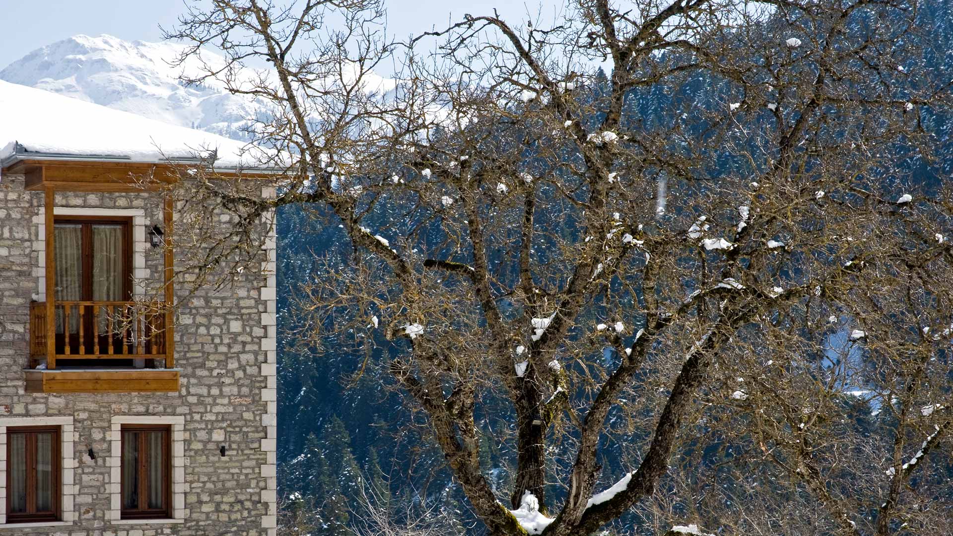 Κτίριο ξενοδοχείο Αρχοντικό Χατζηγάκη χιόνι