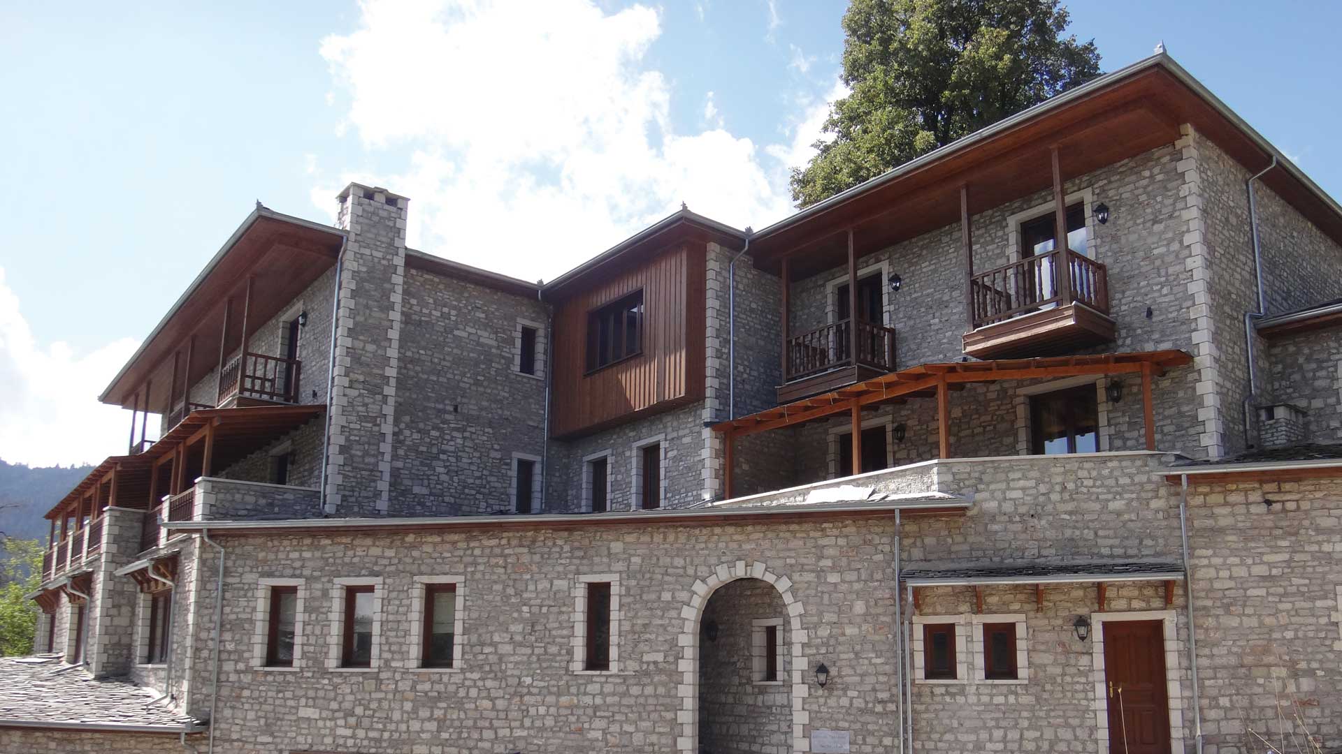 Εξωτερική άποψη της νέας πτέρυγας