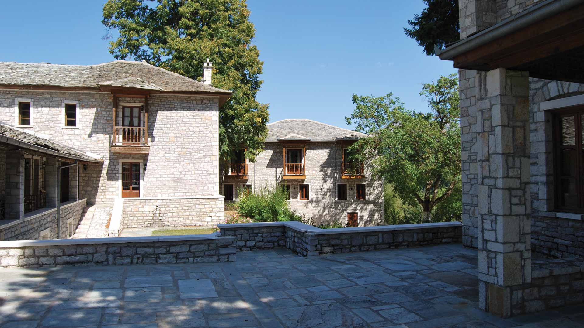 Το Χαγιάτι και στο βάθος η νέα πτέρυγα